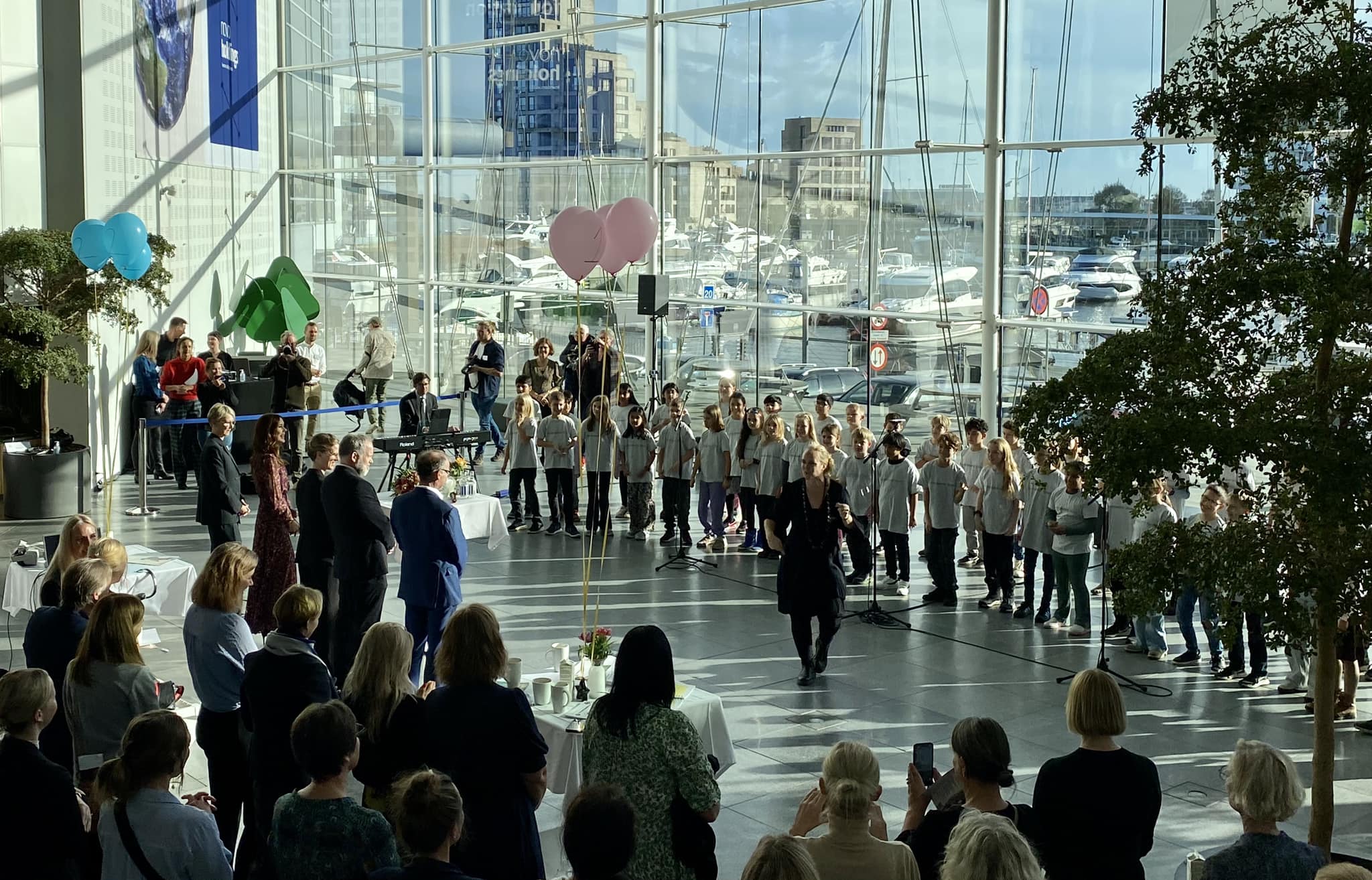 Laura med Herstedøster Skole i Alle Kan Synge ved arrangement med Novo Nordisk Fonden og Dronning Mary